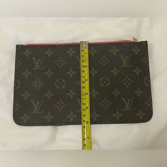 🌟NWOT🌟 Monogrammed Pouch/Wristlet - Picture 6 of 6